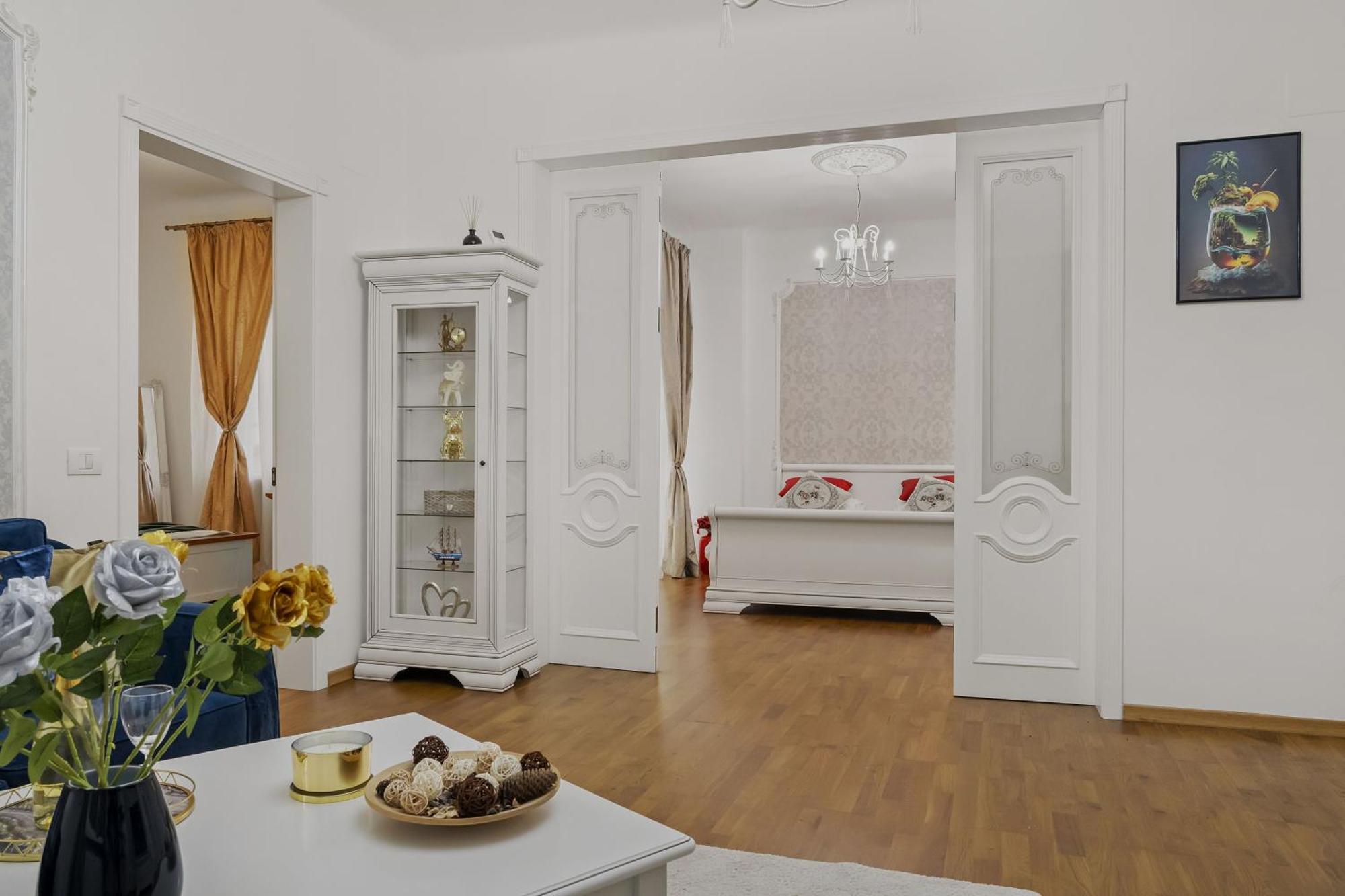 Sweet Luxury Three Rooms Apartment City Center Universitate Bucharest Luaran gambar