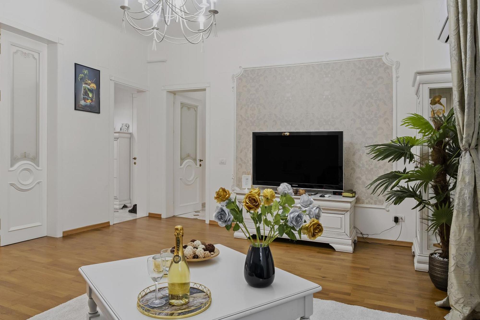 Sweet Luxury Three Rooms Apartment City Center Universitate Bucharest Luaran gambar